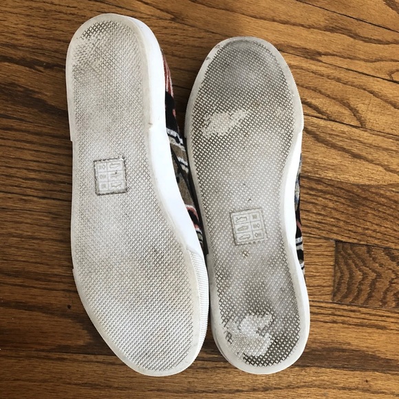 Call It Spring JCPenney Multicolor Tribal Print Fabric Slide On Sneakers Sz. 8 - Picture 5 of 7